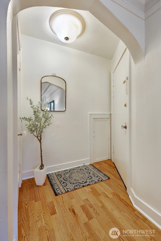Property photo for 525 16th Avenue E #102, Seattle photo 4