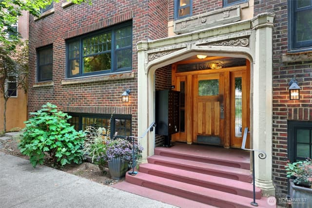 Property photo for 525 16th Avenue E #102, Seattle photo 2