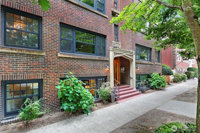Property photo for 525 16th Avenue E #102, Seattle photo 3