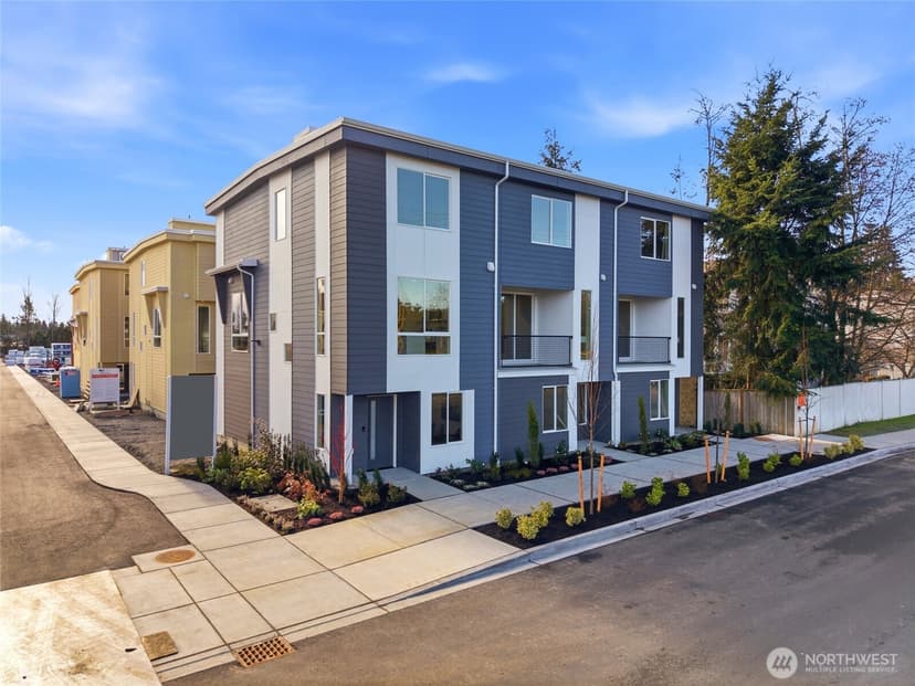 Property photo for 222 124th Street SW #F2, Everett photo 2