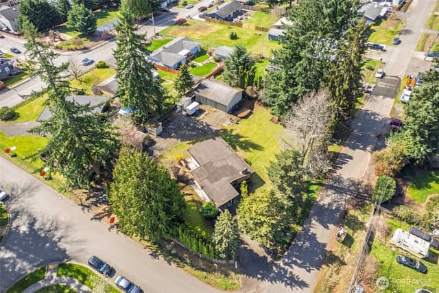 Property photo for 16055 SE 135th Street, Renton photo 3