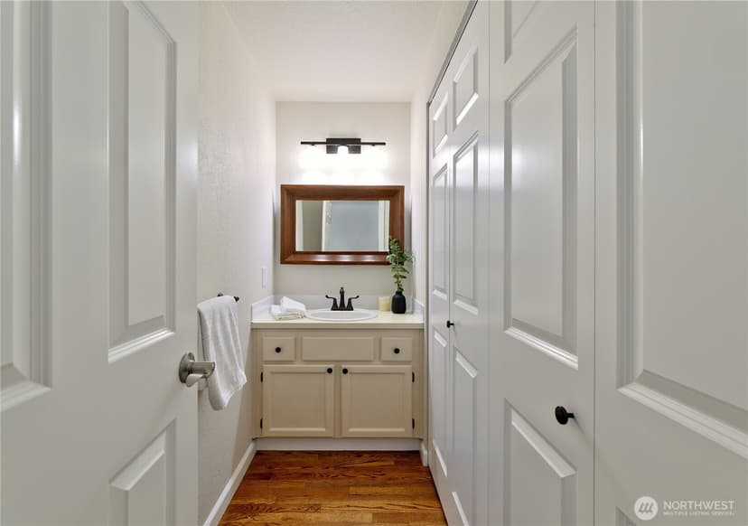 Property photo for 6616 114th Avenue SE, Bellevue photo 12