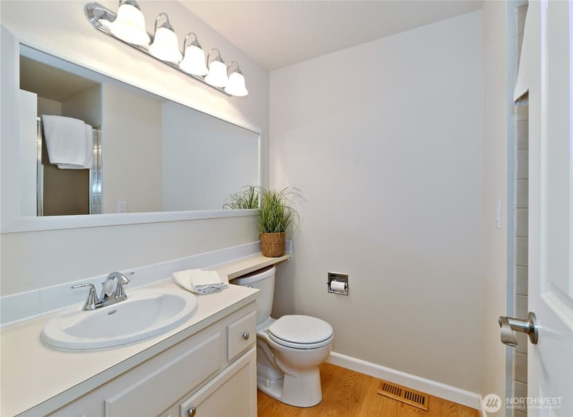 Property photo for 6616 114th Avenue SE, Bellevue photo 19