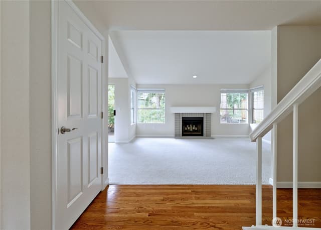 Property photo for 6616 114th Avenue SE, Bellevue photo 3