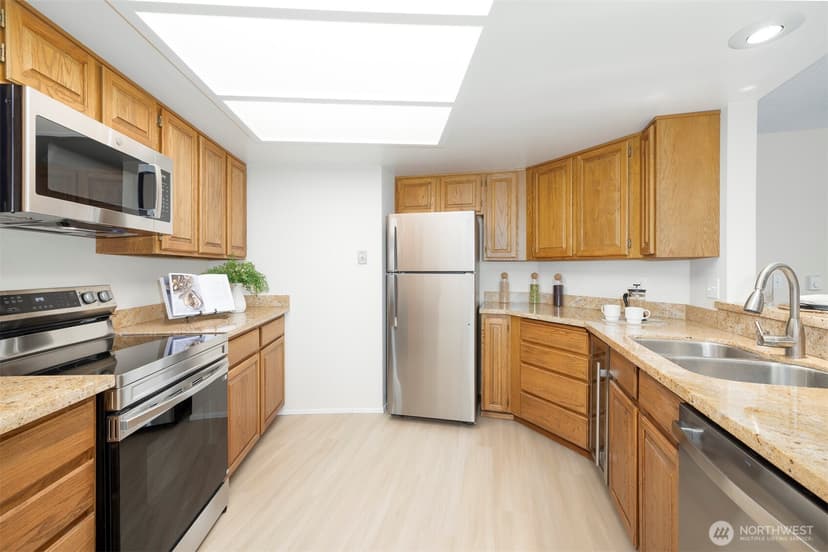 Property photo for 5000 California Avenue SW #405, Seattle photo 11