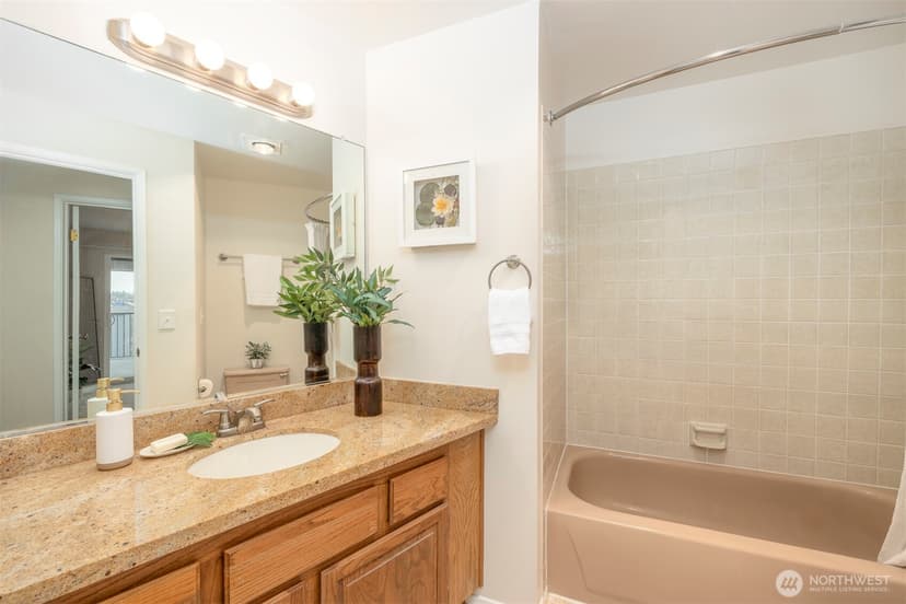 Property photo for 5000 California Avenue SW #405, Seattle photo 18