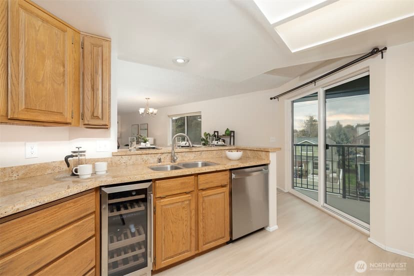 Property photo for 5000 California Avenue SW #405, Seattle photo 10