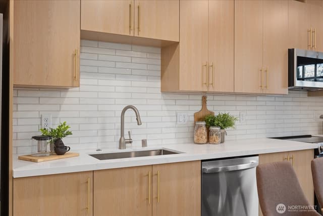 Property photo for 830 S Sullivan Street #B, Seattle photo 5