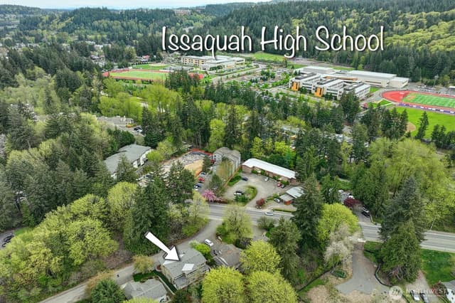 Property photo for 865 Front Street S, Issaquah photo 2