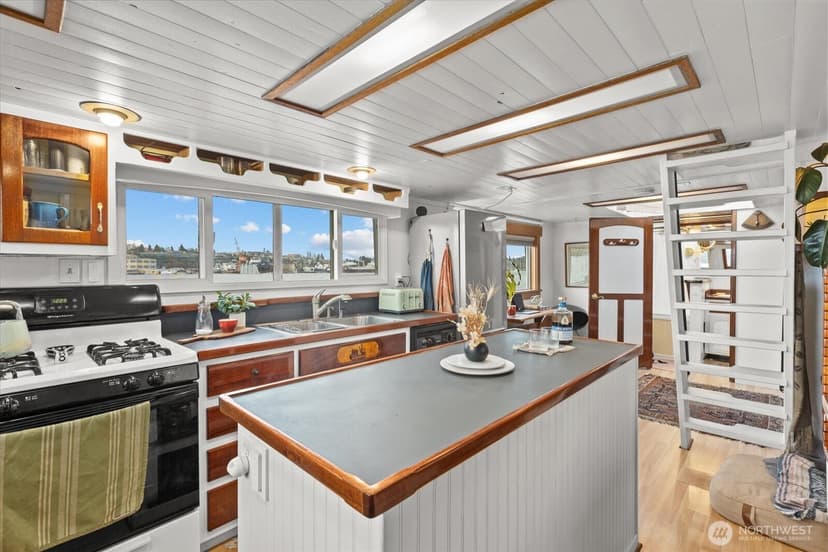 Property photo for 2706 Westlake Avenue N #01A, Seattle photo 8