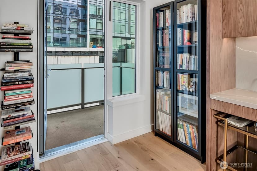 Property photo for 121 Stewart Street #504, Seattle photo 12