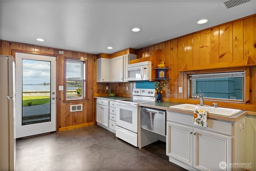 Property photo for 1834 Day Island Blvd W, University Place photo 24