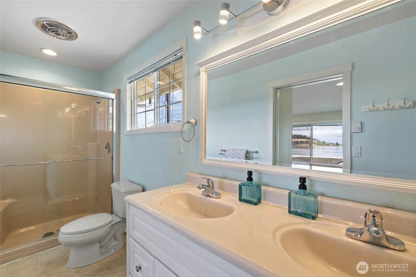 Property photo for 1834 Day Island Blvd W, University Place photo 16