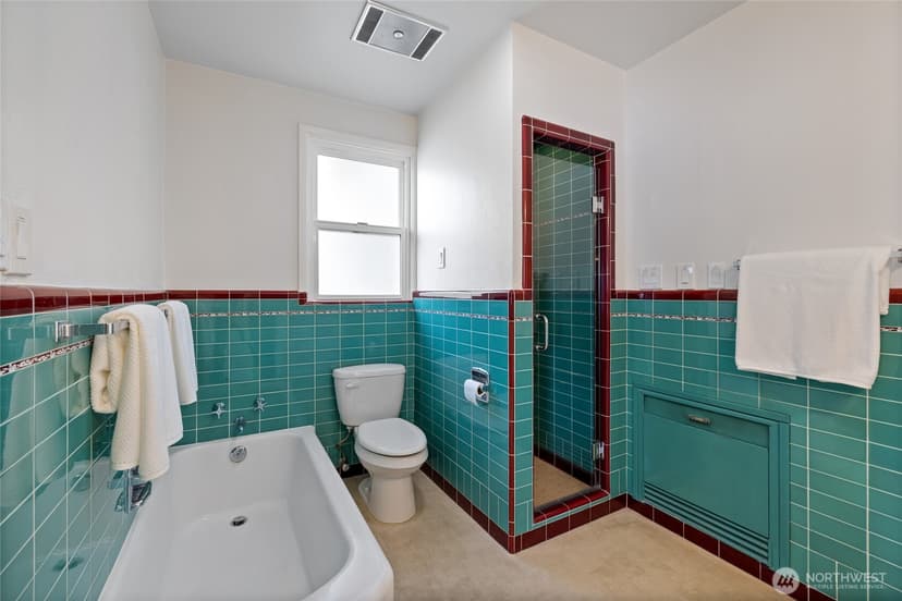 Property photo for 1834 Day Island Blvd W, University Place photo 13