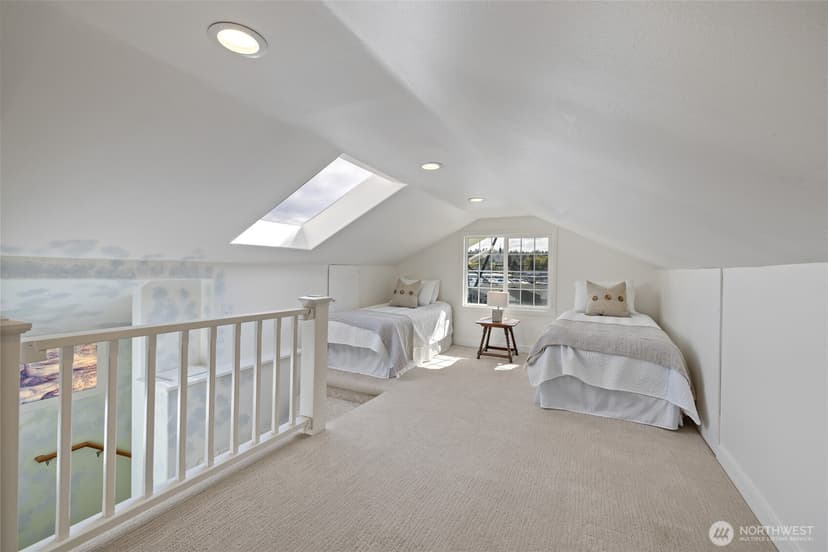 Property photo for 1834 Day Island Blvd W, University Place photo 17