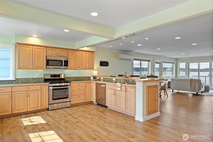 Property photo for 1834 Day Island Blvd W, University Place photo 9