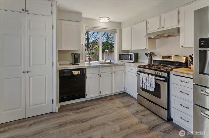 Property photo for 933 13th Street SW, Puyallup photo 10