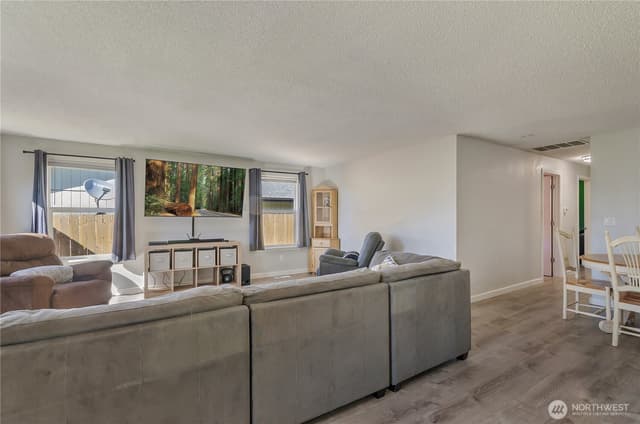 Property photo for 933 13th Street SW, Puyallup photo 4
