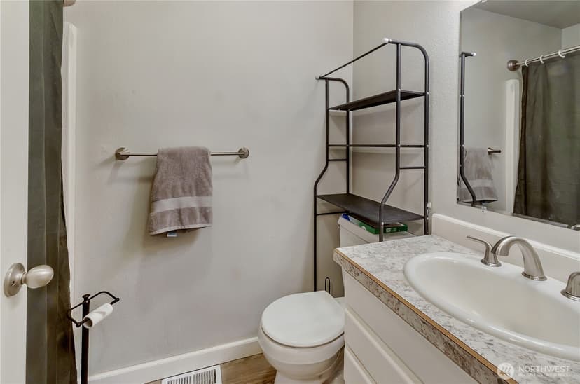 Property photo for 933 13th Street SW, Puyallup photo 18