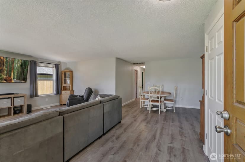 Property photo for 933 13th Street SW, Puyallup photo 3