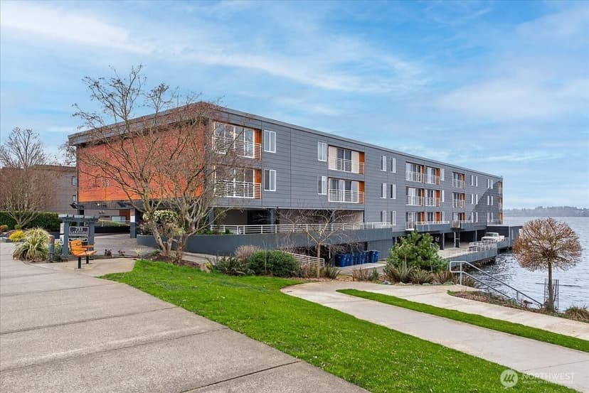 Property photo for 733 Lake Street S #104, Kirkland
