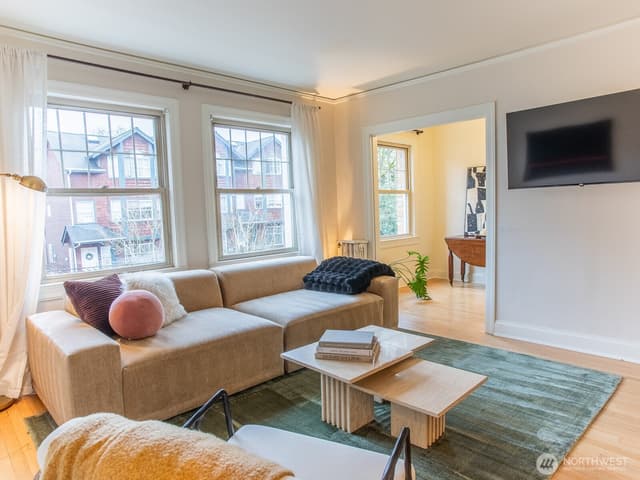 Property photo for 5810 NE Cowen Place #305, Seattle photo 5