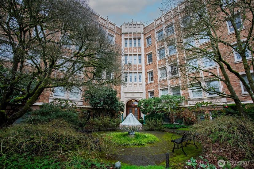 Property photo for 5810 NE Cowen Place #305, Seattle photo 14