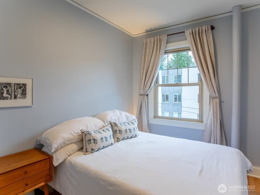 Property photo for 5810 NE Cowen Place #305, Seattle photo 13
