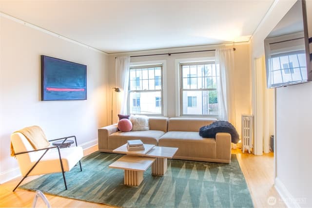 Property photo for 5810 NE Cowen Place #305, Seattle photo 4