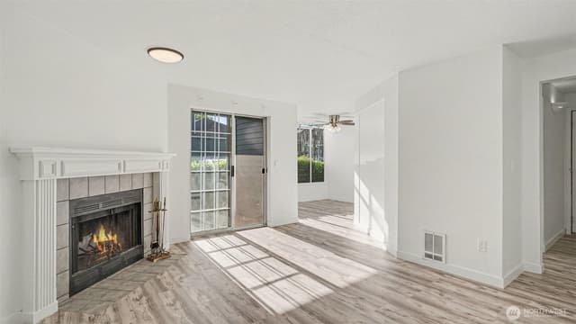 Property photo for 16419 Spruce Way #D1, Lynnwood photo 4