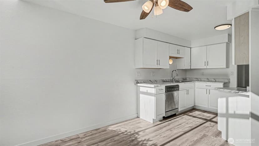 Property photo for 16419 Spruce Way #D1, Lynnwood photo 6