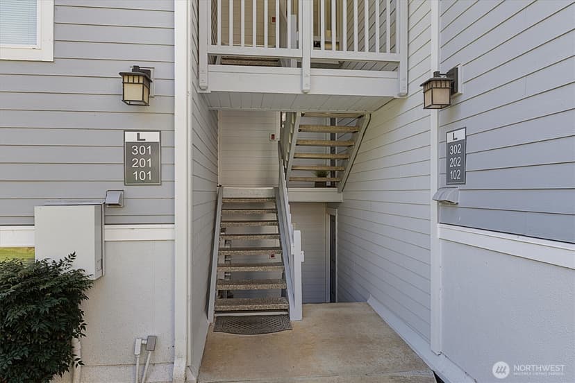 Property photo for 14206 NE 181st Place #L202, Woodinville photo 5