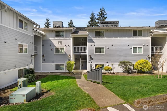 Property photo for 14206 NE 181st Place #L202, Woodinville photo 3
