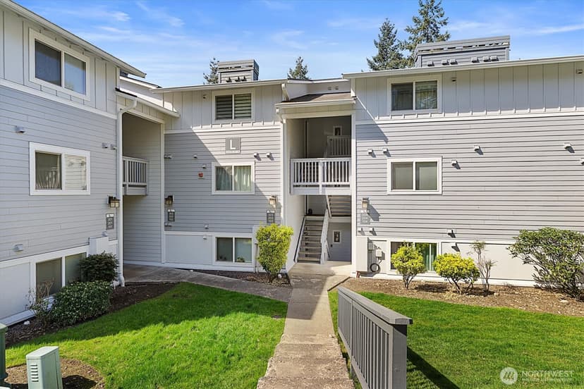 Property photo for 14206 NE 181st Place #L202, Woodinville photo 4