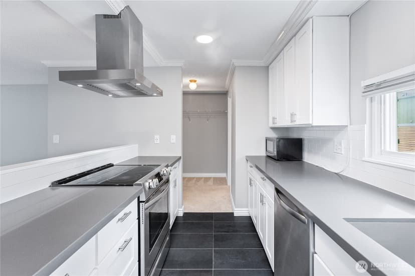 Property photo for 2409 S 222nd Street #B16, Des Moines photo 11