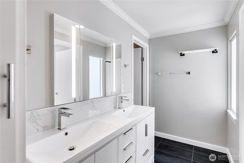 Property photo for 2409 S 222nd Street #B16, Des Moines photo 32