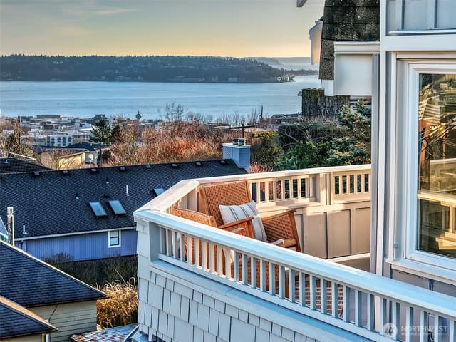 Property photo for 1238 3rd Avenue N, Seattle