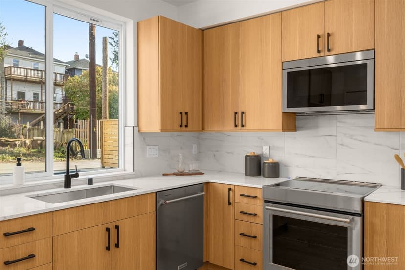 Property photo for 914 B 15th Avenue, Seattle photo 5