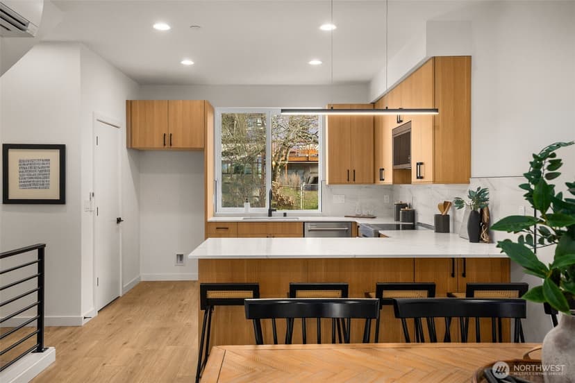 Property photo for 914 B 15th Avenue, Seattle photo 6