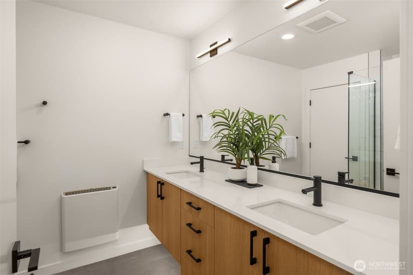 Property photo for 914 B 15th Avenue, Seattle photo 13