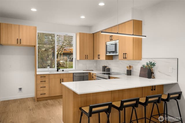 Property photo for 914 B 15th Avenue, Seattle photo 3