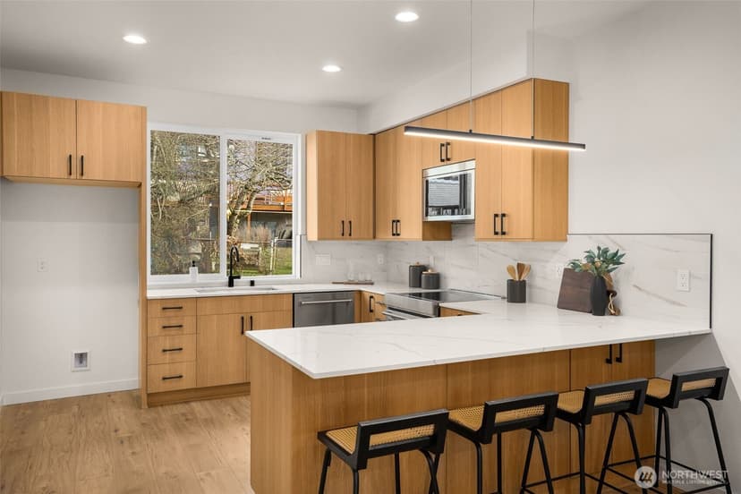 Property photo for 914 B 15th Avenue, Seattle photo 3