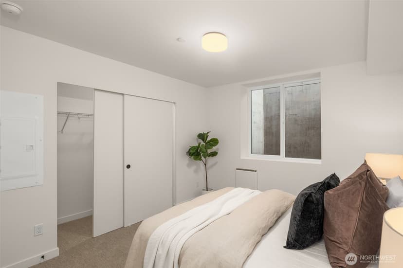 Property photo for 914 B 15th Avenue, Seattle photo 17