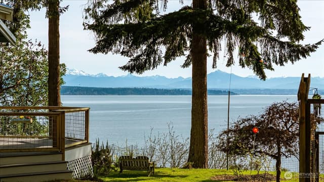 Property photo for 5051 Waterside Ln, Langley