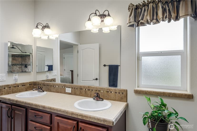 Property photo for 815 124th Street SW, Everett photo 19