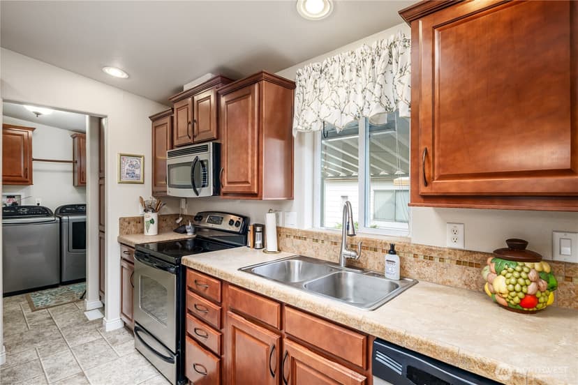 Property photo for 815 124th Street SW, Everett photo 11