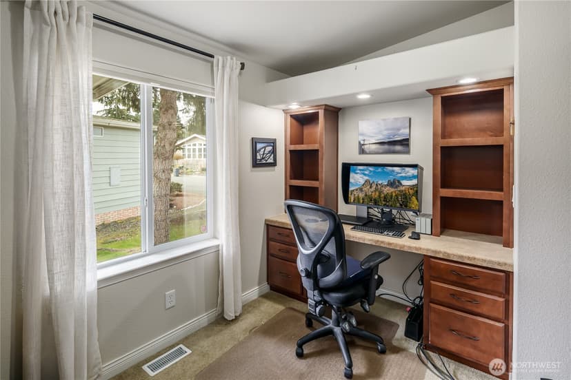 Property photo for 815 124th Street SW, Everett photo 14