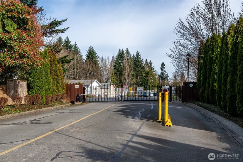 Property photo for 815 124th Street SW, Everett photo 29