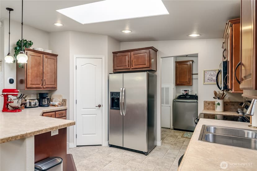 Property photo for 815 124th Street SW, Everett photo 10