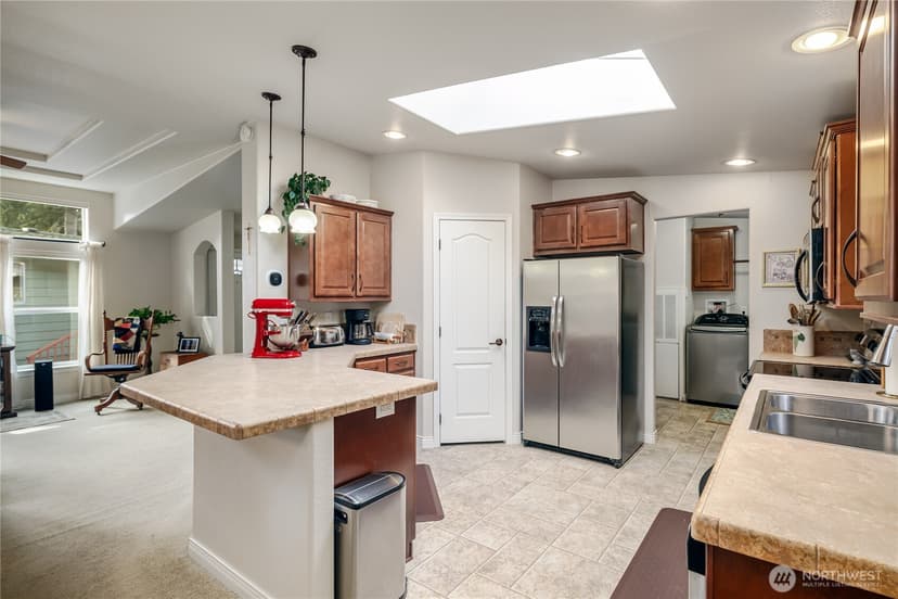 Property photo for 815 124th Street SW, Everett photo 9